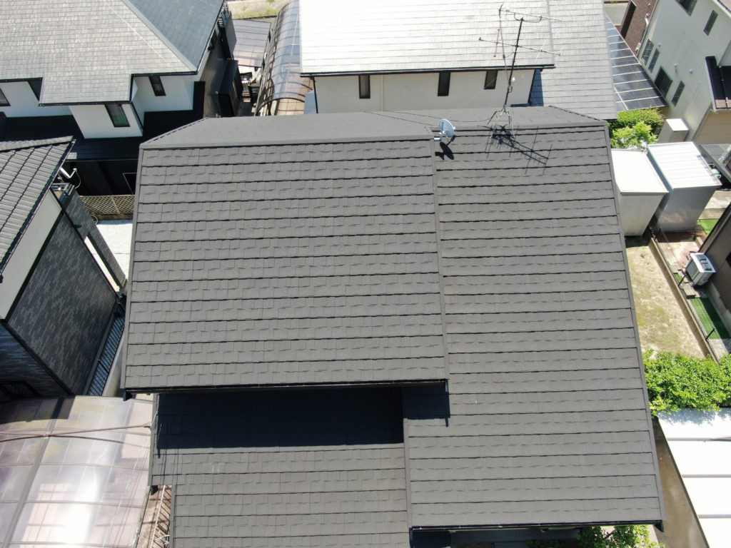 今回使用した屋根材のセネターは超軽量な天然石で構成されており、メンテナンスフリーな屋根材なので耐久性に期待ができます。