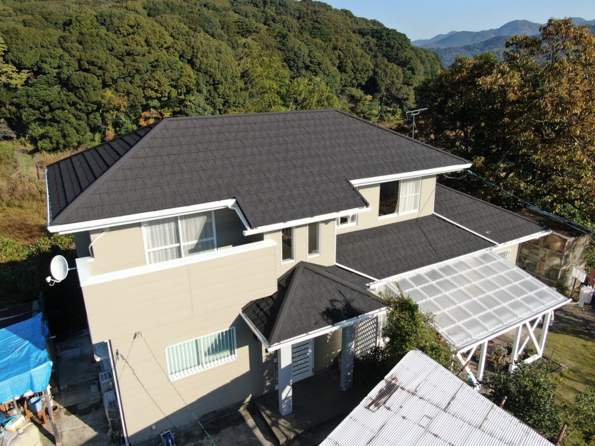 屋根・外壁共にカバー工法！長期保証付き、高耐侯で美しい外観へ