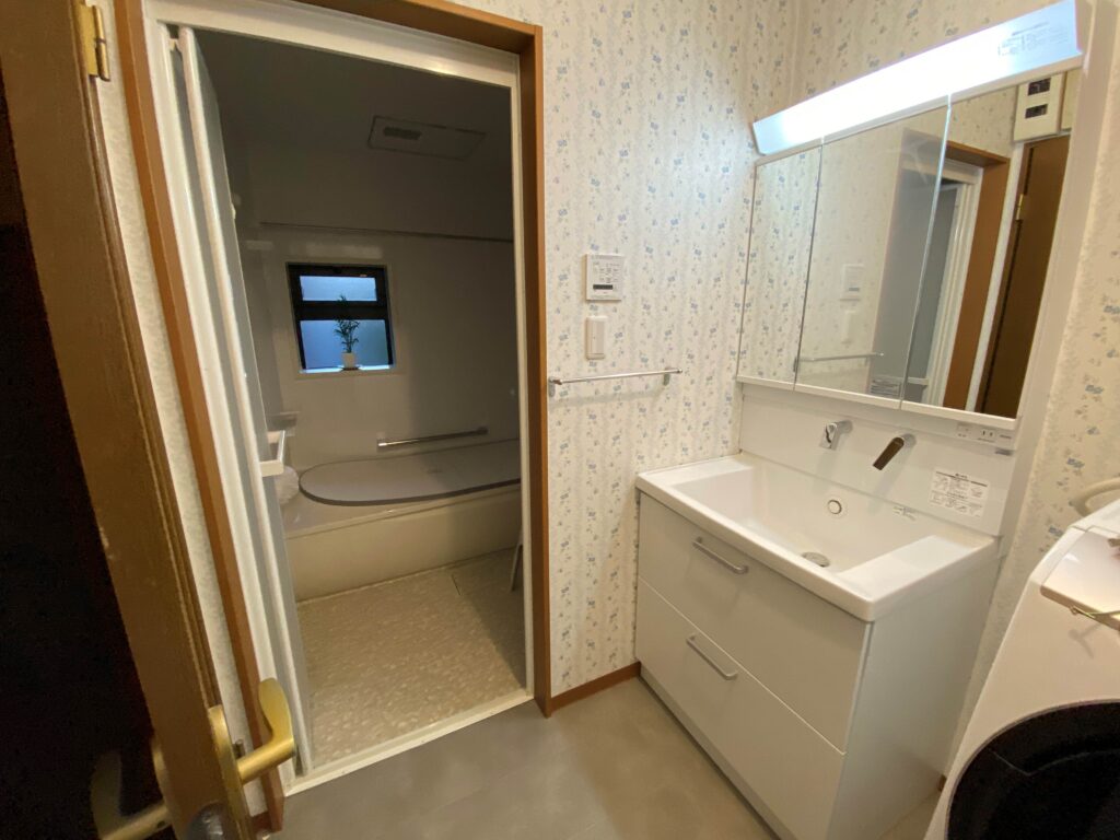 内装仕上げ・システムバス組立・洗面化粧台取付