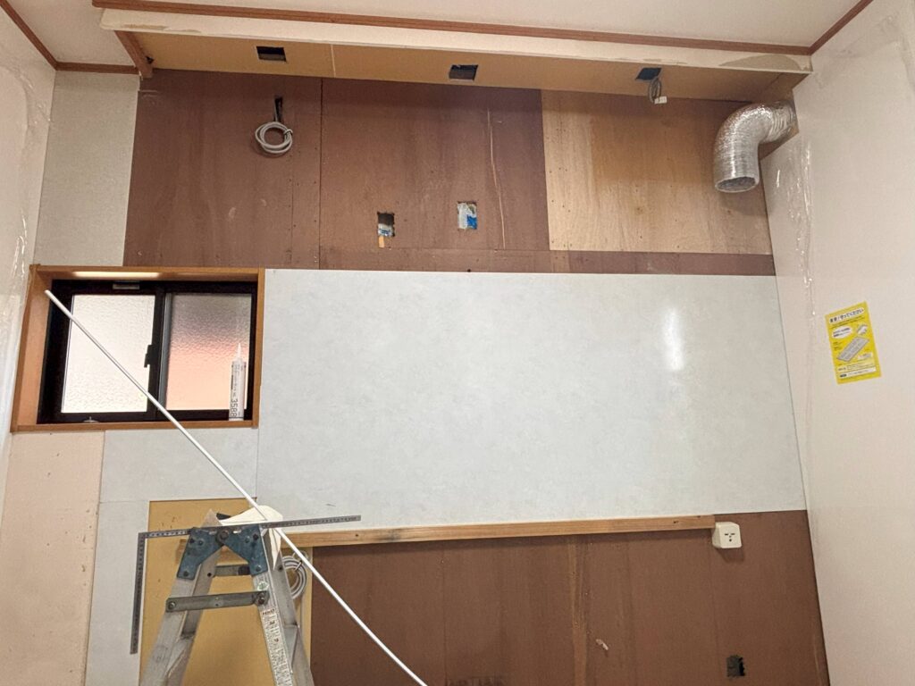 既存のキッチン解体