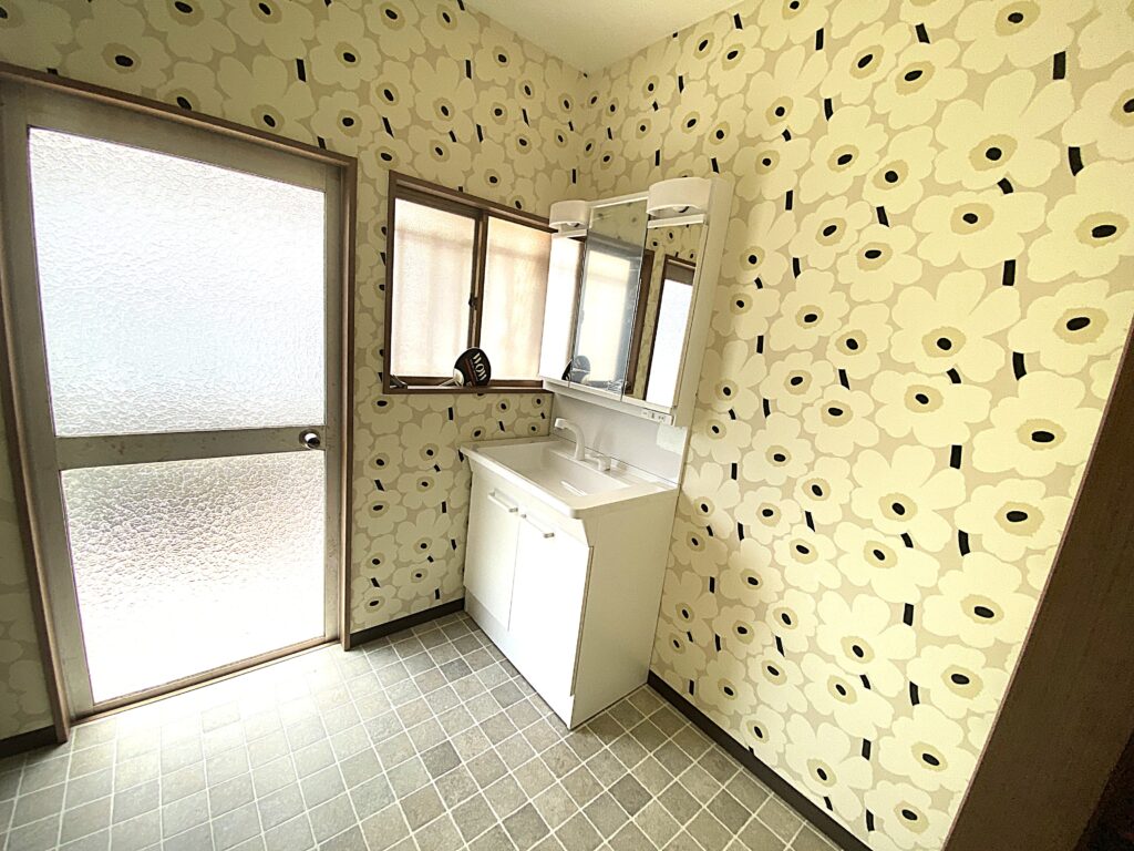 洗面化粧台取付・内装仕上げ