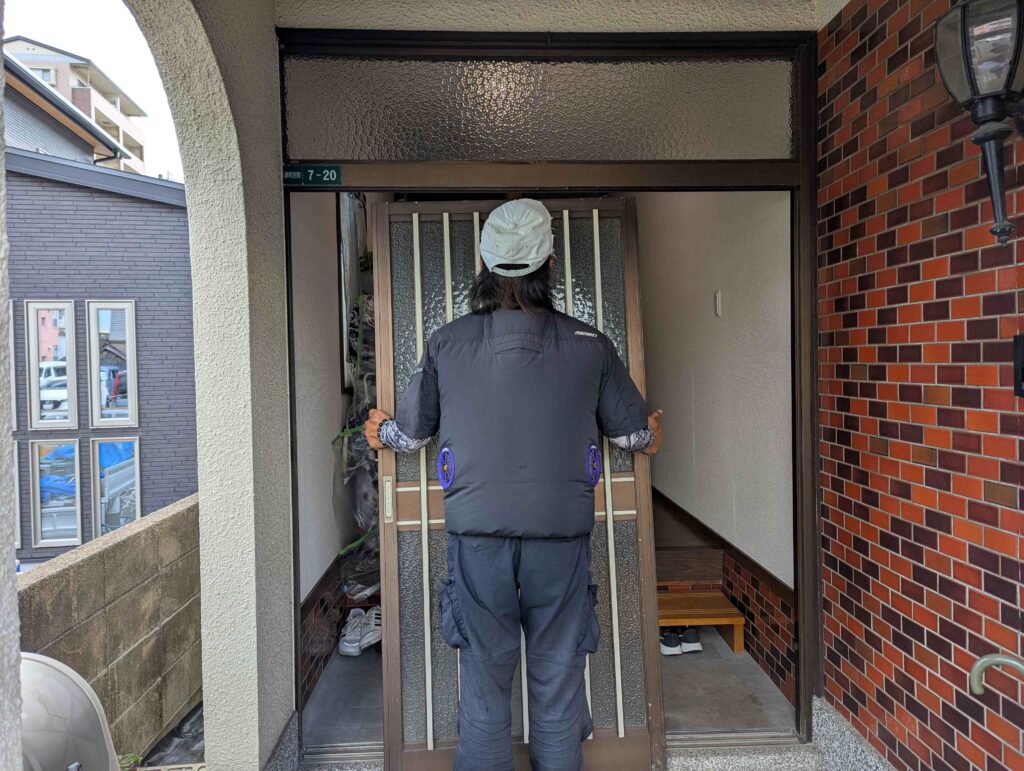 既存の玄関引戸撤去