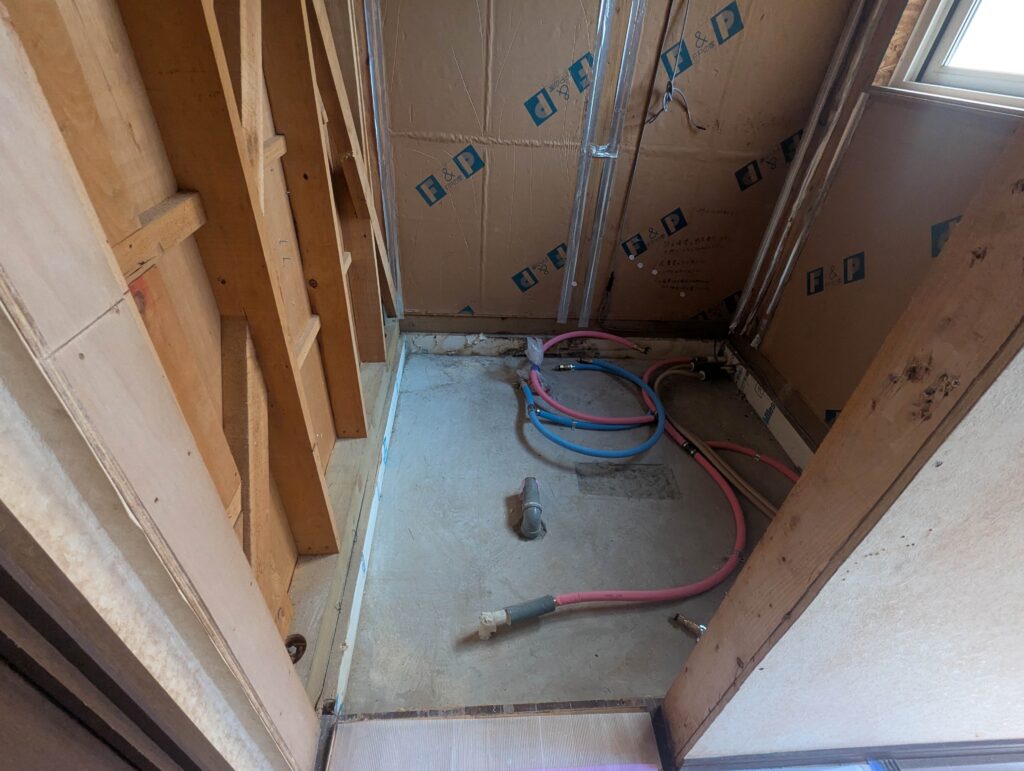 給水・給湯配管、電気配線工事