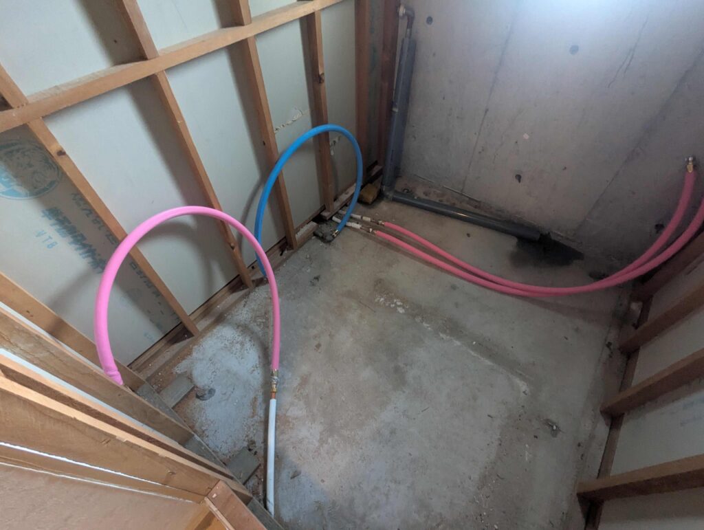 給水・給湯配管、電気配線工事