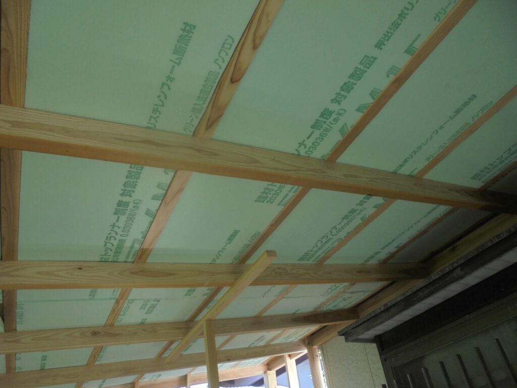 屋根断熱材張り