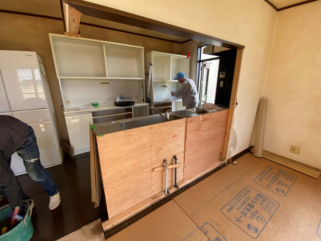 既存キッチン・カップボード解体
