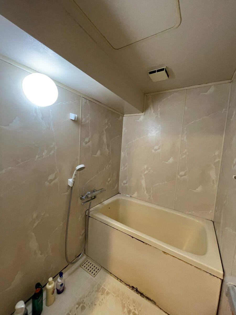 爽やかなアクセントパネルで、快適なマンション浴室に♪