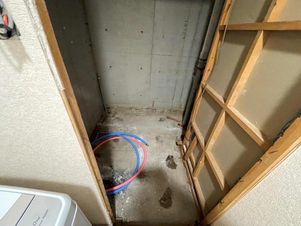 既存浴室解体・給水・給湯配管、電気配線工事