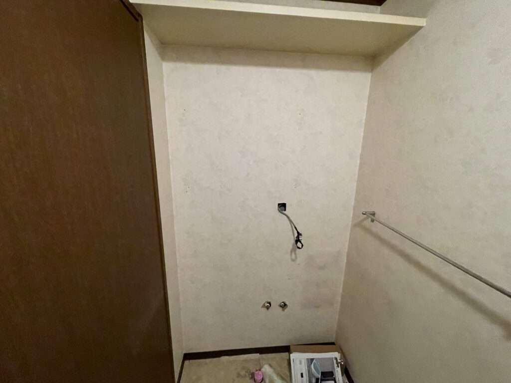 既存洗面化粧台撤去