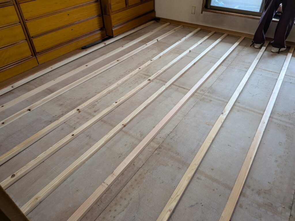 畳を撤去し、下地を張る