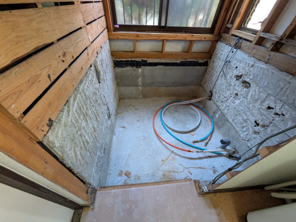 給水・給湯配管、電気配線工事