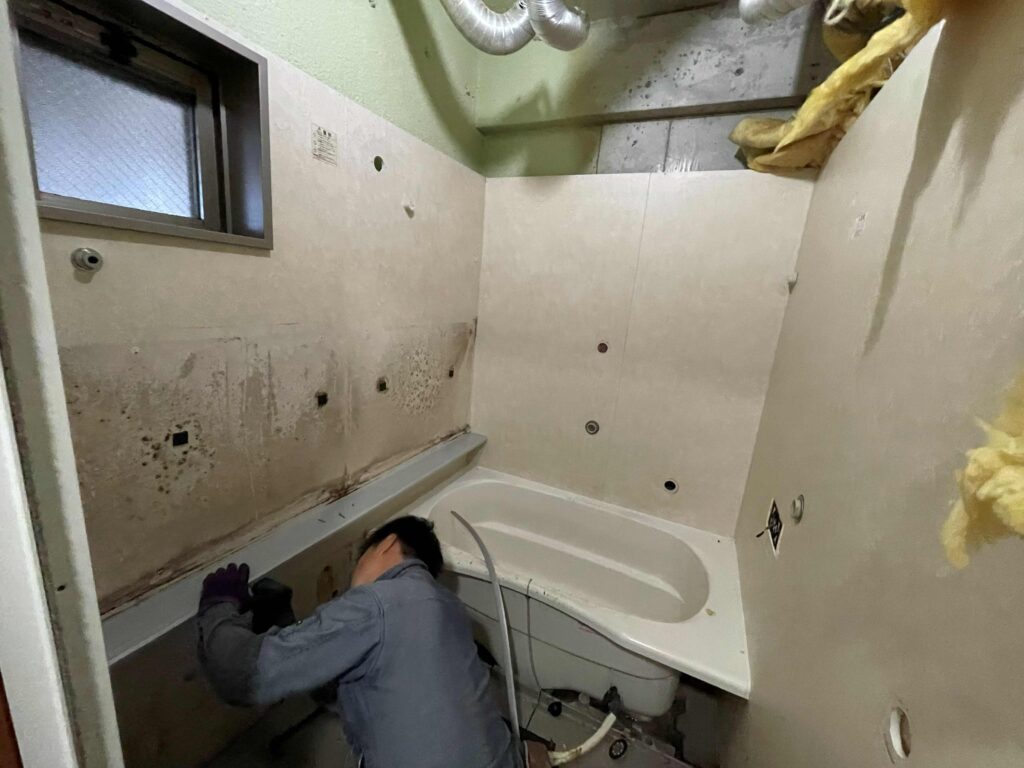 既存のシステムバス解体
