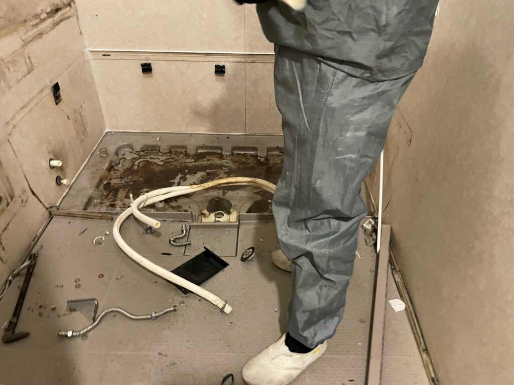 給水・給湯配管、システムバス組立