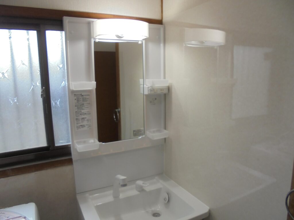 向き替え洗面化粧台工事