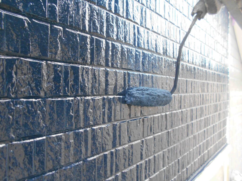 外壁中塗り・上塗り<br />
