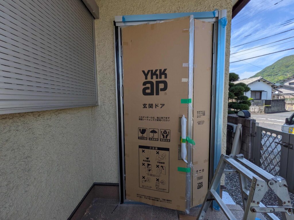 新しい玄関ドア取付