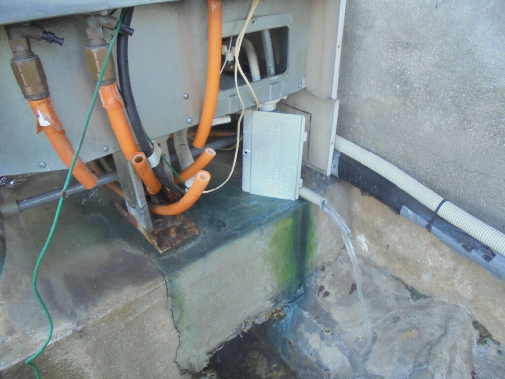 既存電気温水器の水抜き