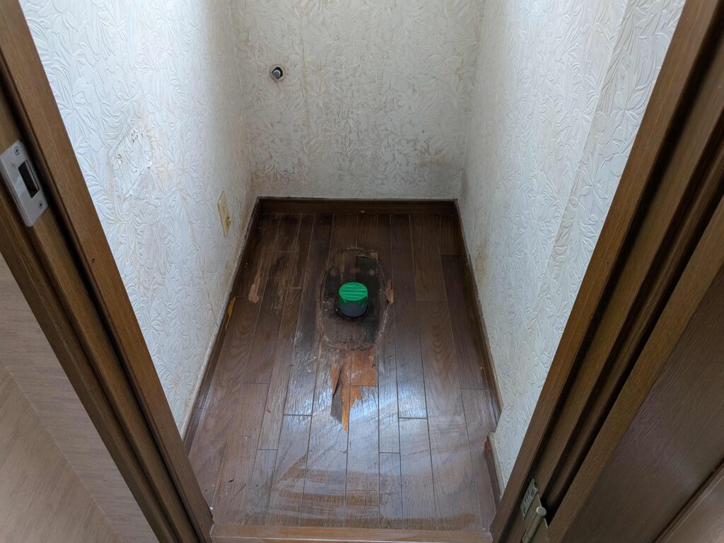 既存トイレ撤去