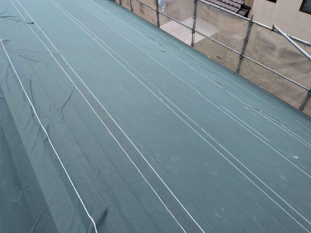 屋根粘着防水シート張り